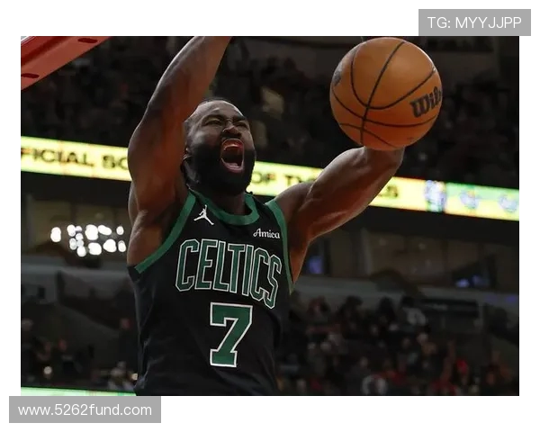 杰伦布朗全场最高30分表现出色三分球命中率高达44助力球队胜利